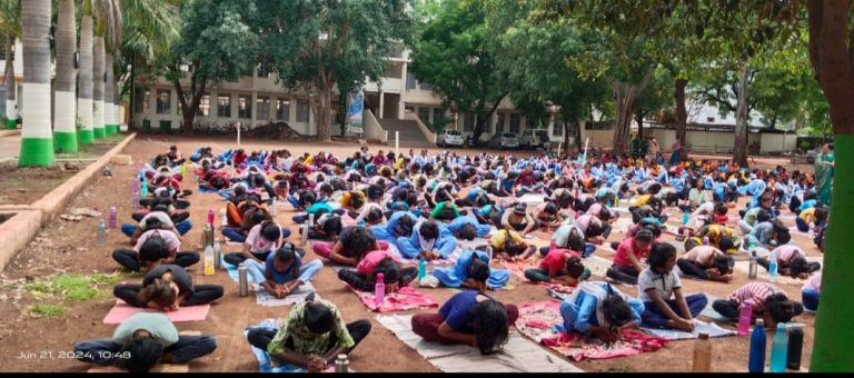 Yoga Day I योग व ध्यानधारणा हि भारताने जगाला दिलेली अमूल्य देणगी, सर्वांनी ही या अमूल्य देणगीचा लाभ घेऊन आपले आरोग्य सुंदर बनवावे संजय घार्गे 